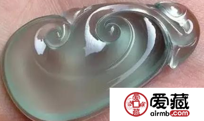 不懂翡翠的起胶与起莹，千万别轻易选购翡翠