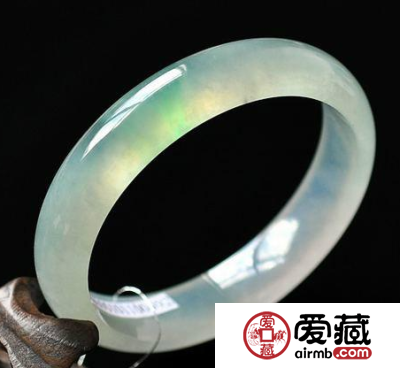 不懂翡翠的起胶与起莹，千万别轻易选购翡翠