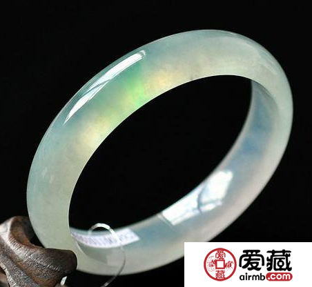 不懂翡翠的起胶与起莹，千万别轻易选购翡翠