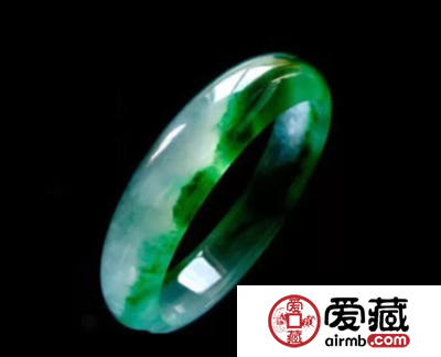 翡翠镯子里面有黑点好不好 时间久了黑点会消失吗