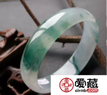 翡翠镯子怎么看水头