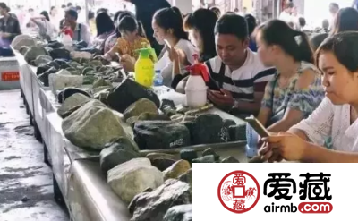 云南瑞丽翡翠原石批发市场 国内最大原石批发市场