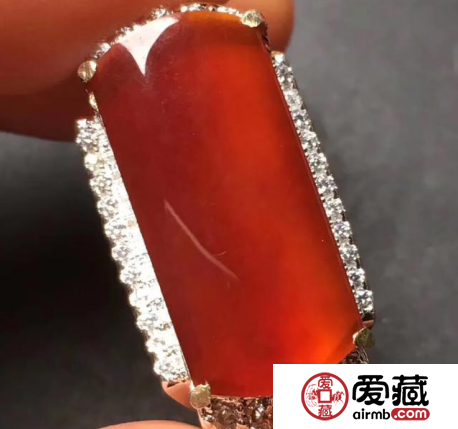 翡翠的顏色是由什么物質(zhì)形成的 翡翠顏色的形成