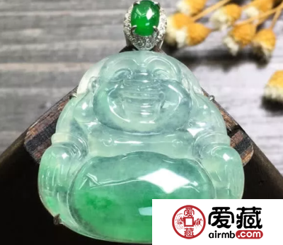 女孩戴什么类型的翡翠挂件显气质有品味