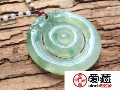 如何挑选翡翠挂件 挑选翡翠挂件的讲究