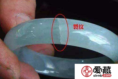 翡翠手镯裂纹能养好吗 有裂纹的手镯还值钱吗