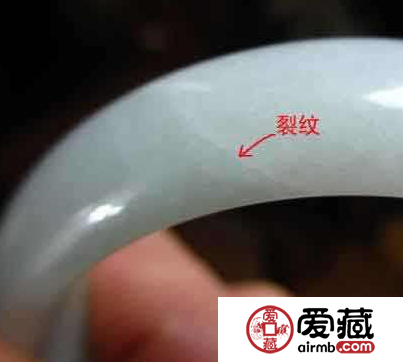 翡翠手镯裂纹能养好吗 有裂纹的手镯还值钱吗