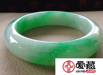 怎么选翡翠手镯 要牢记这6点！