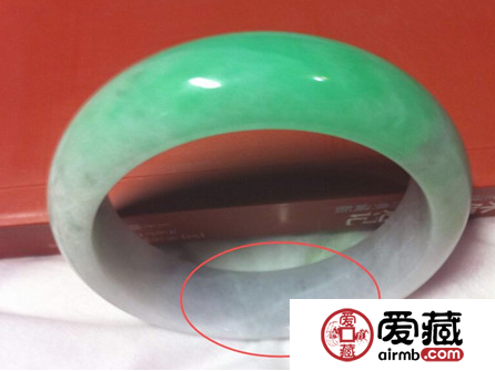 翡翠手鐲有石紋好不好 有石紋的翡翠還值錢(qián)嗎