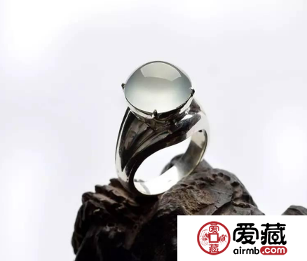 如何正确辨认蓝水翡翠跟晴水翡翠