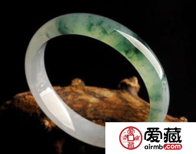 翡翠手镯价格分析：翡翠手镯的价格一般多少钱