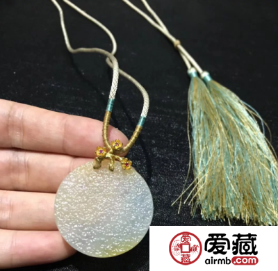 翡翠吊坠怎样配绳才好看有档次