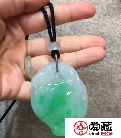 翡翠吊坠怎样配绳才好看有档次