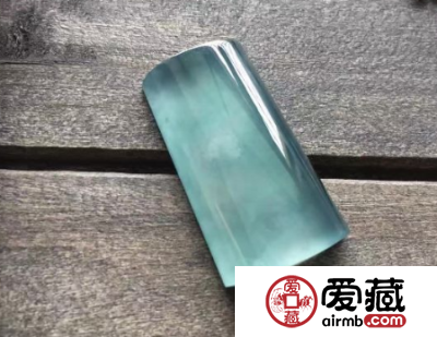 翡翠晴水的意思是什么 它有什么特点呢