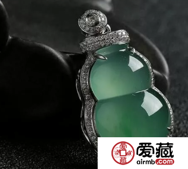 翡翠晴水的意思是什么 它有什么特点呢