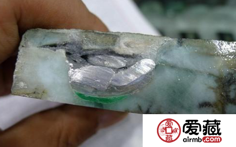 翡翠賭石風(fēng)險(xiǎn)大，玩翡翠賭石要注意哪些事項(xiàng)