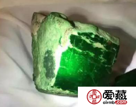 为什么投资收藏翡翠赌石会成为投资热门