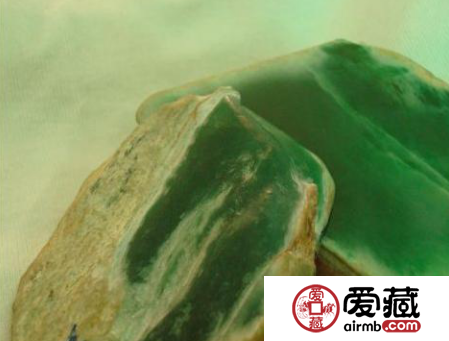为什么投资收藏翡翠赌石会成为投资热门