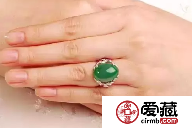 翡翠戒指戴不同手指的意义 戴错就尴尬了
