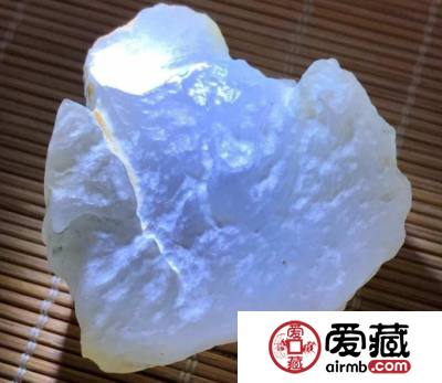 翡翠色料怎么看 看翡翠的癣