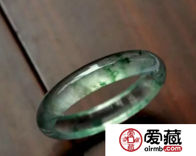 翡翠手镯怎么戴 你真的戴对了吗