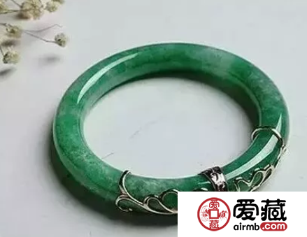 翡翠手镯价格 翡翠手镯价格对照表