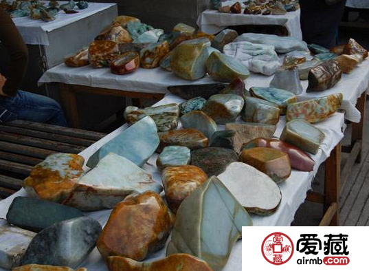 翡翠原石哪里買(mǎi) 國(guó)內(nèi)購(gòu)買(mǎi)可靠嗎