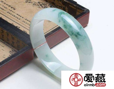 玉镯子大概多少钱 玉镯子现在价格