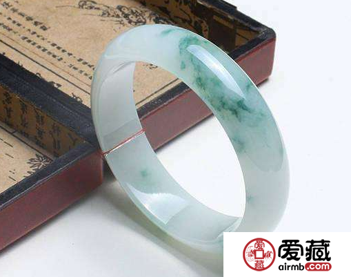 玉鐲子大概多少錢 玉鐲子現(xiàn)在價(jià)格