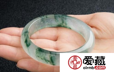 翡翠手镯一般多少钱 翡翠手镯价格
