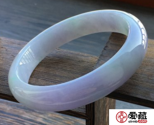 1万左右翡翠手镯图片 1万左右翡翠手镯有哪些特征