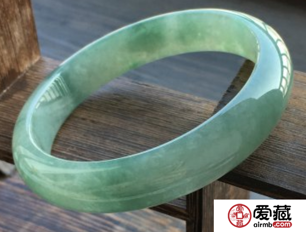 1万左右翡翠手镯图片 1万左右翡翠手镯有哪些特征