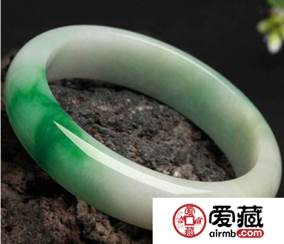 冰油青种翡翠手镯价格及图片欣赏