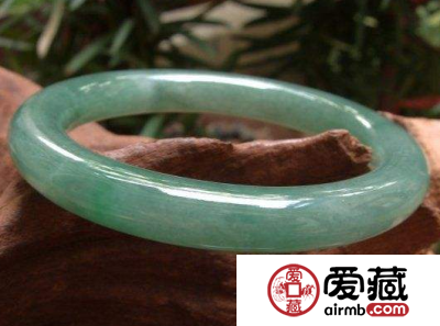 冰油青种翡翠手镯价格及图片欣赏