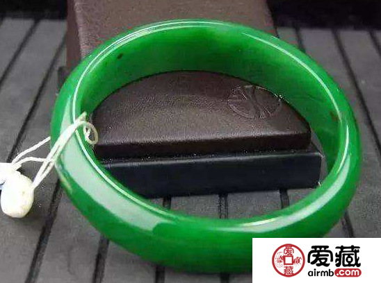 俄羅斯碧玉手鐲價(jià)格 俄羅斯碧玉手鐲多少錢