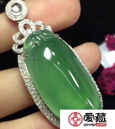 油青种翡翠属于什么档次的 怎么挑选油青种翡翠