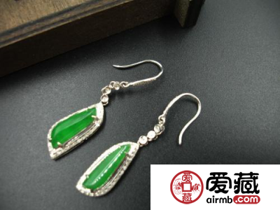 翡翠耳环价格多少 翡翠耳环价格