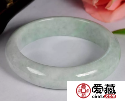 豆种翡翠手镯大概值多少钱呢