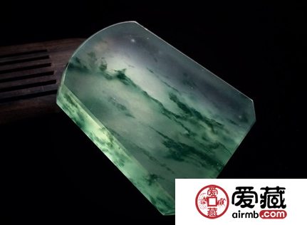 翡翠购买渠道很多 新手去哪买更好