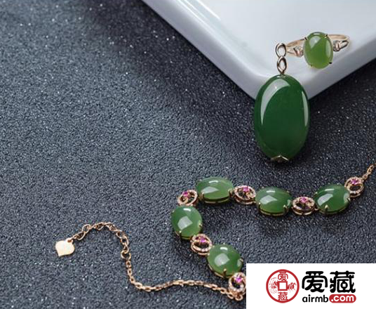 翡翠挂件凹槽脏了怎么办