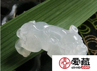 翡翠颜色深好还是不好 翡翠颜色越深越好吗