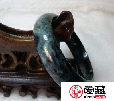 乌鸡种翡翠手镯市场价及市场前景分析