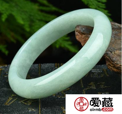 糯种翡翠手镯多少钱 糯种翡翠手镯价格2019年