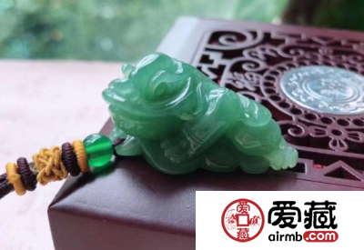 翡翠金蟾吊坠有什么吉祥好寓意