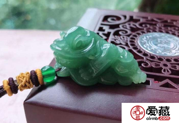 翡翠金蟾吊坠有什么吉祥好寓意