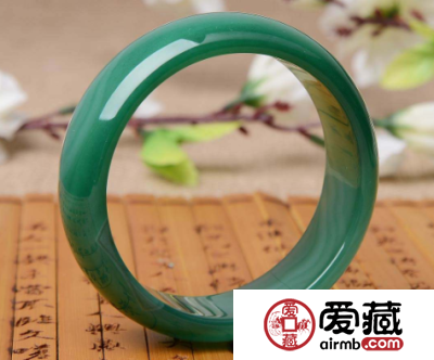 如何区分玉髓和翡翠 玉髓和翡翠的区别图片