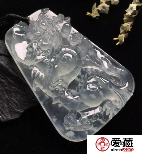 翡翠收藏 是选雕花的好还是素面的好呢