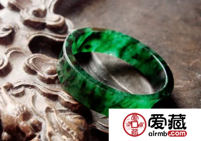 緬甸翡翠玉手鐲價格 緬甸翡翠手鐲2019行情分析