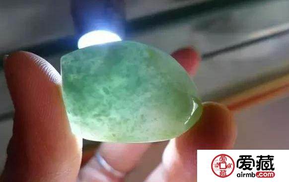 为什么翡翠里有些絮状物 它是怎样产生的