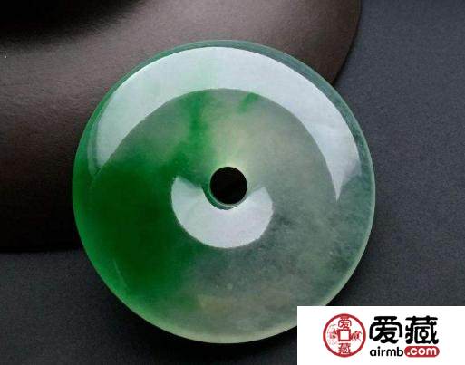 翡翠平安扣由来是什么 翡翠平安扣历史起源
